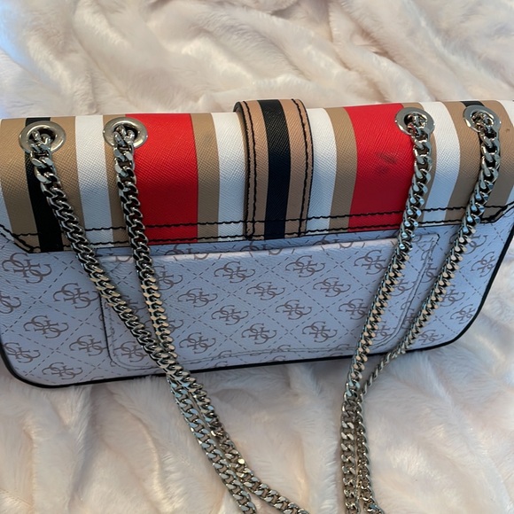 Guess chain strap purse - Picture 9 of 13
